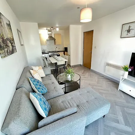 Modern Centre Sleeps 4, Walk To Everything! Apartment *